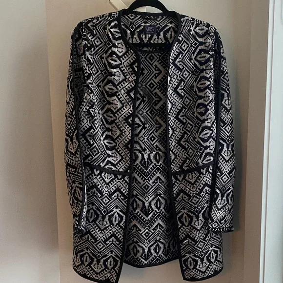 Marks & Spencer Geometric Black and White Blazer (small) - Picture 5 of 14